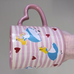 Disney ©️ Alice In Wonderland Oversized Mug with Stripe Design & Heart Handle ❤